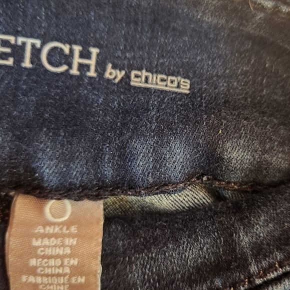 Perfect Stretch by Chico's Dark Blue Denim Size 0 Ankle Cropped Jeans Pull-On - Picture 3 of 4